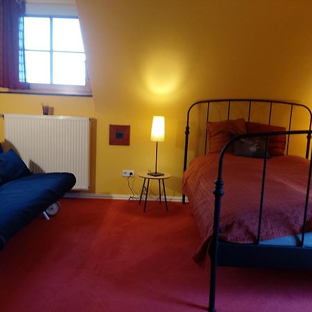 Maring-Noviand Kemenate Zimmer Gechaichnishof 7Born מראה חיצוני תמונה