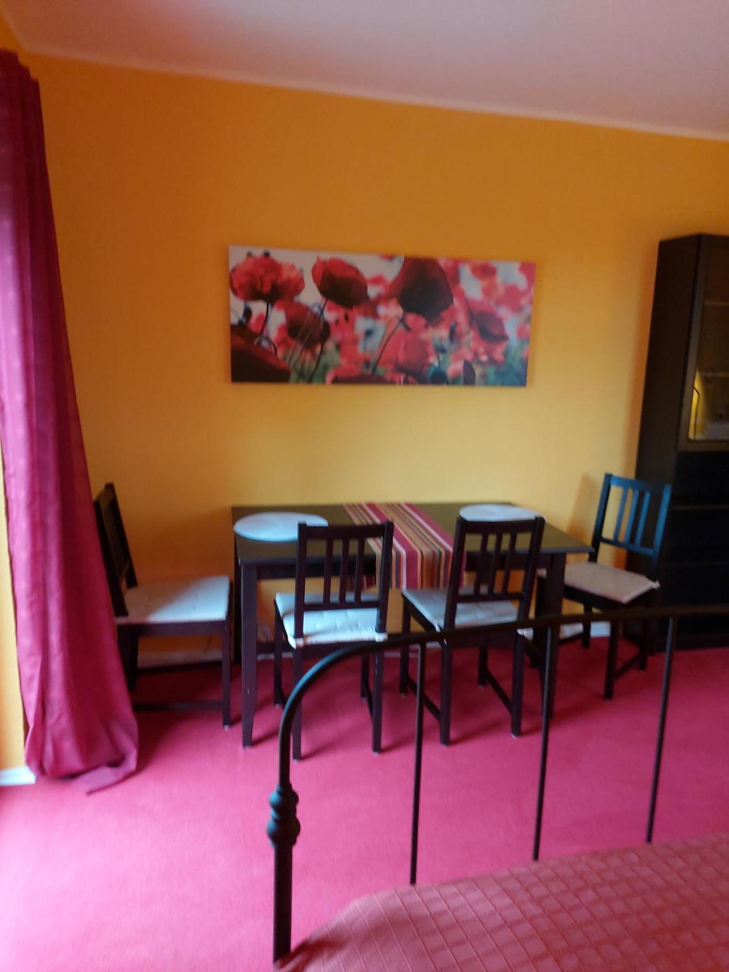 Maring-Noviand Kemenate Zimmer Gechaichnishof 7Born מראה חיצוני תמונה