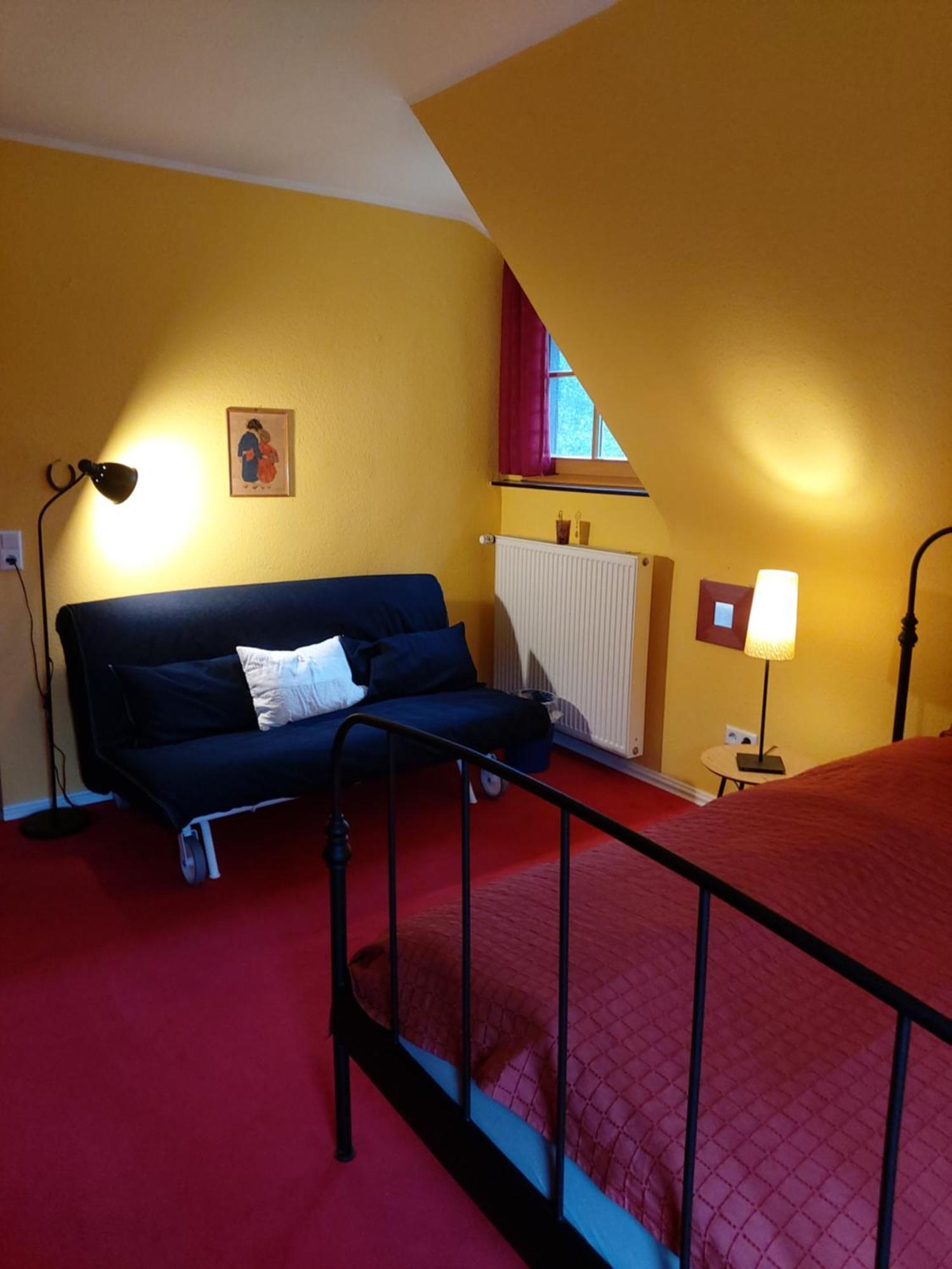 Maring-Noviand Kemenate Zimmer Gechaichnishof 7Born מראה חיצוני תמונה